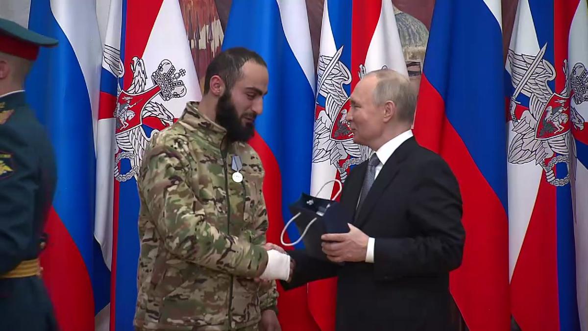 Путин наградил наемника ЧВК «Вагнера», осужденного на 7 лет колонии за  вооруженное ограбление