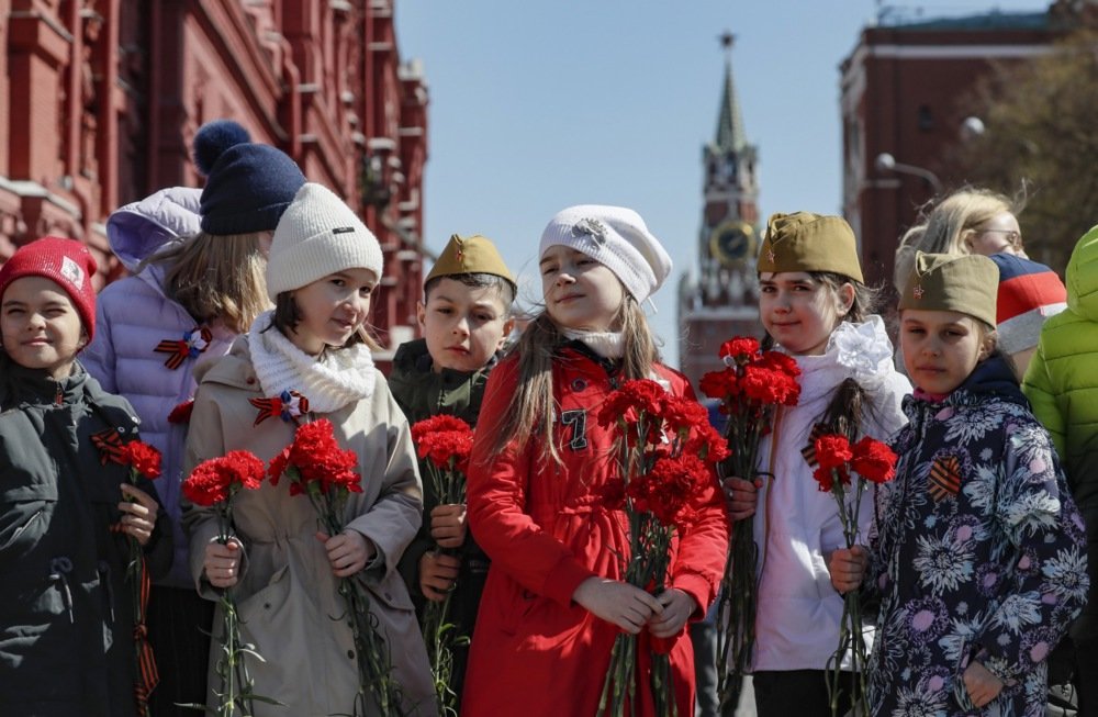 Russian children attend victory day celebrations in Moscow, May 2022. Photo: EPA-EFE/YURI KOCHETKOV