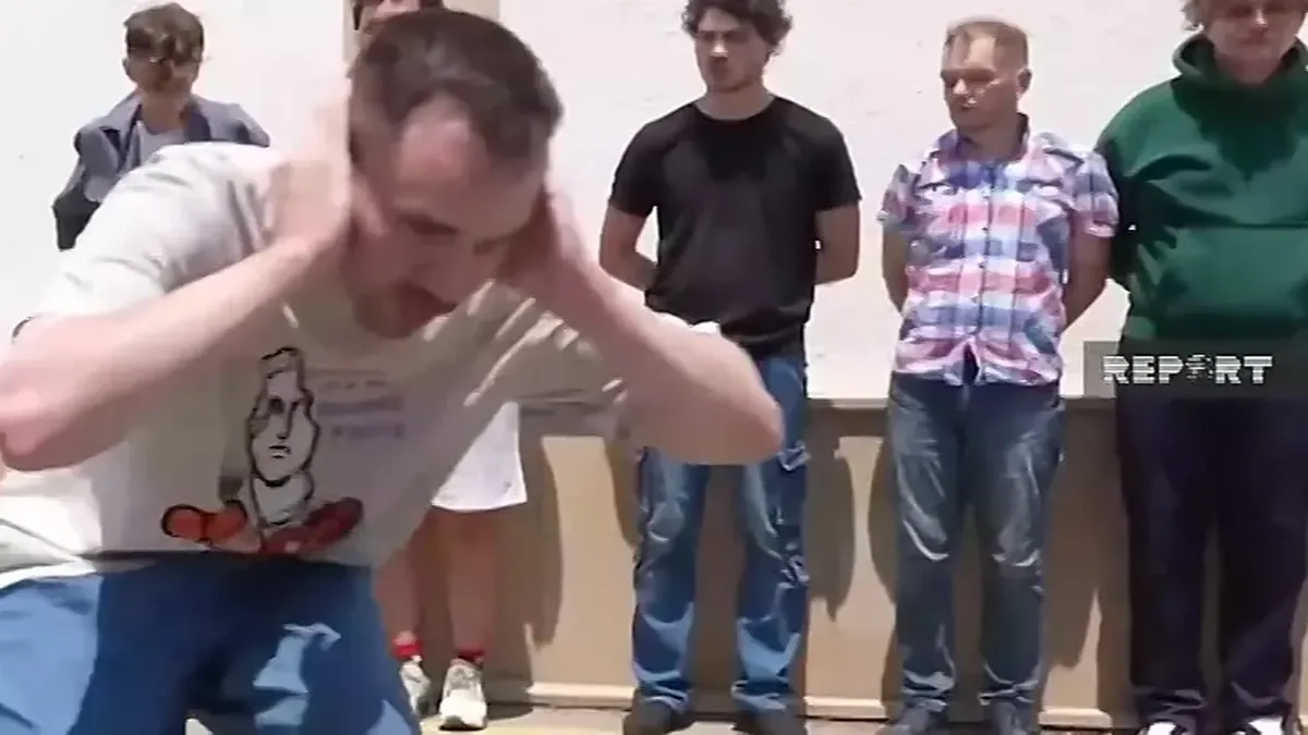 В Азербайджане силовики стали приходить к россиянам и проверять документы. Против них применяют силу и спецсредства