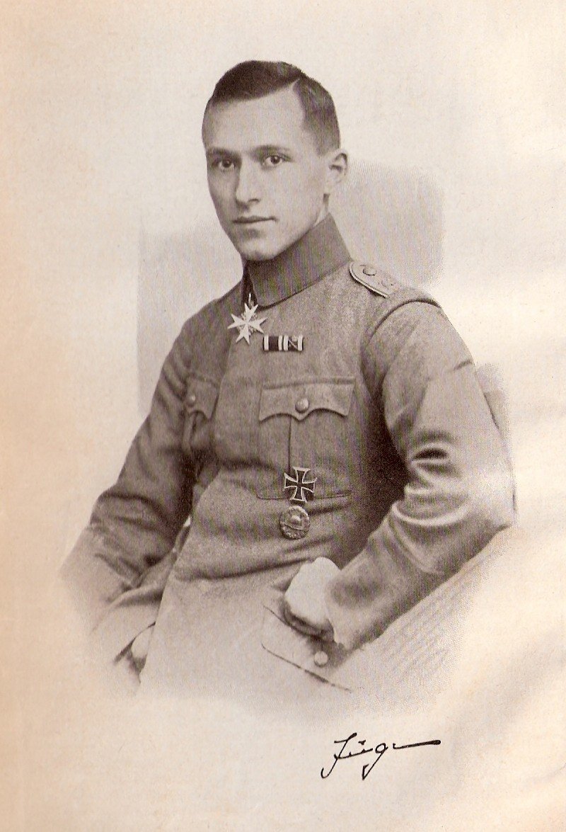 Эрнст Юнгер в униформе после Первой мировой войны с орденом Pour le Mérite. Фото:  Wikimedia Commons