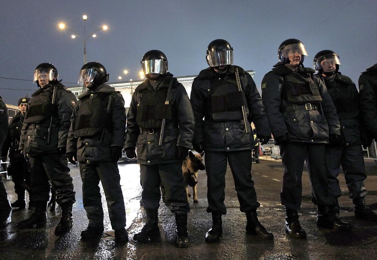 Russian riot police in central Moscow. Photo: EPA / MAXIM SHIPENKOV