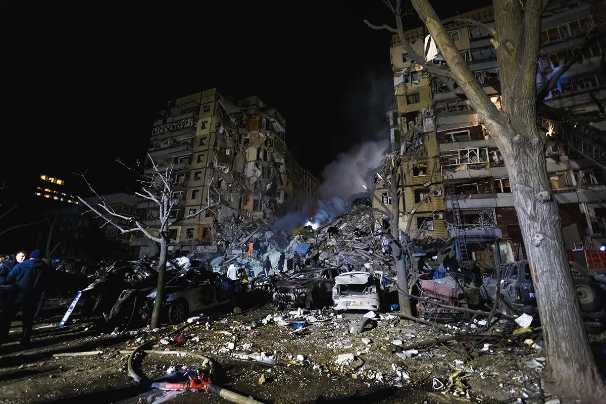 An apartment building reduced to rubble in the immediate aftermath of the Dnipro attack. Photo: Yuri Stefanyak / Global Images Ukraine / Getty Images