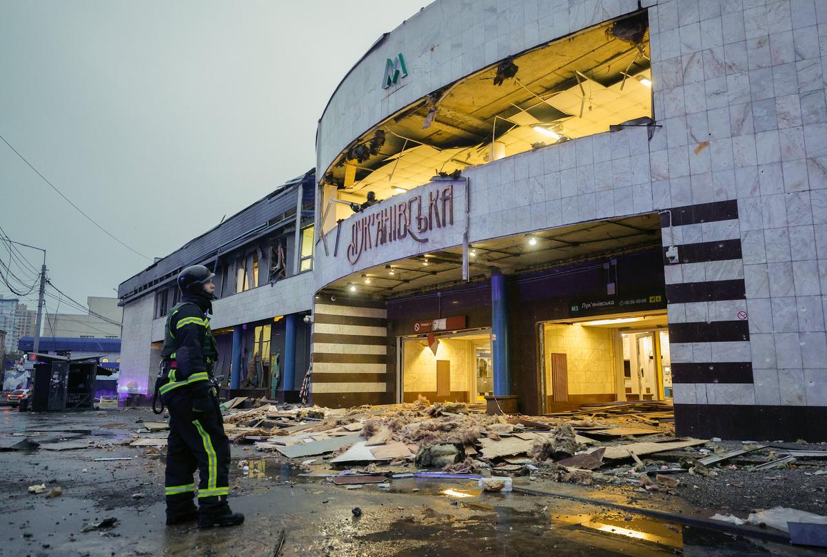 A first responder outside the damaged entrance hall to Lukyanivska metro station in Kyiv, Ukraine, 18 January 2025. Photo: EPA-EFE / SERGEY DOLZHENKO