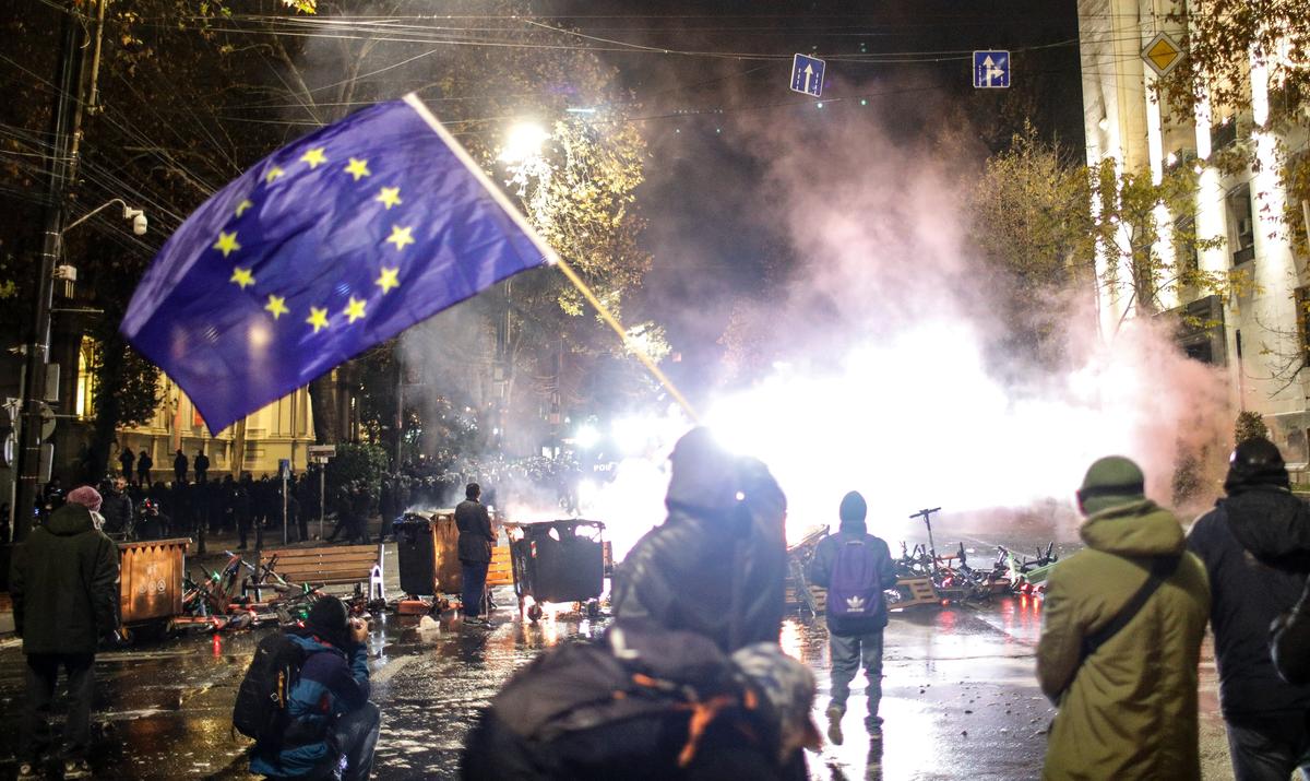 Georgian opposition protests in Tbilisi, Georgia, 30 November 2024. Photo: EPA-EFE/DAVID MDZINARISHVILI