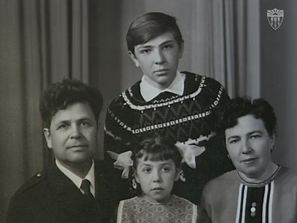 Ванда Объедкова с семьей. Фото: скрин из интервью USC Shoah Foundation