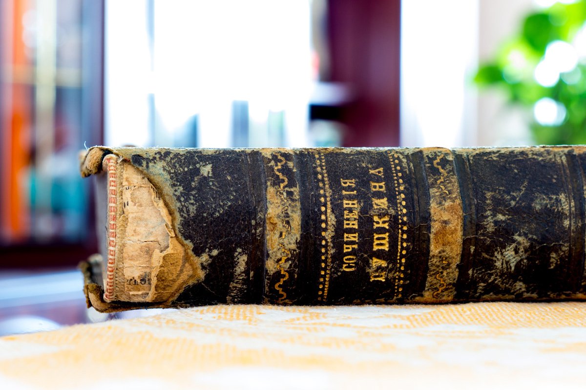Старая книга с сочинениями Пушкина. Фото: Mark Markau / Alamy / Vida Press