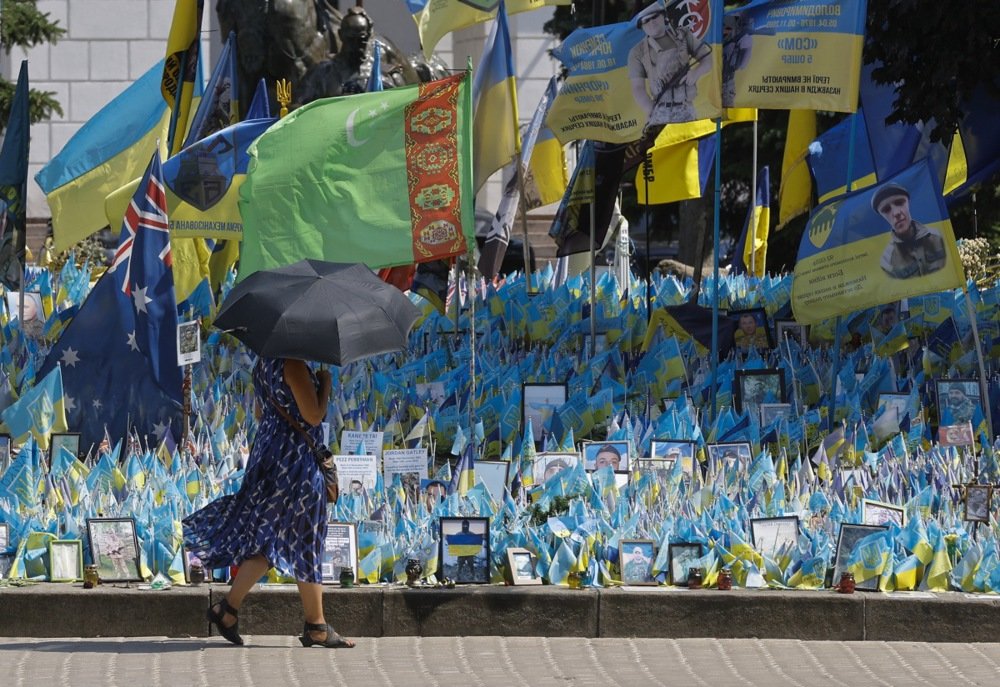 A woman walks past a memorial commemorating fallen Ukrainian soldiers in Kyiv, 1 July 2024. Photo: EPA-EFE/SERGEY DOLZHENKO