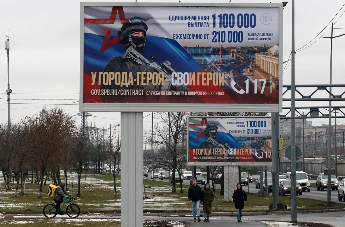Advertisement for military service, St. Petersburg, 6 April 2024. Photo: Anatoly Maltsev / EPA-EFE