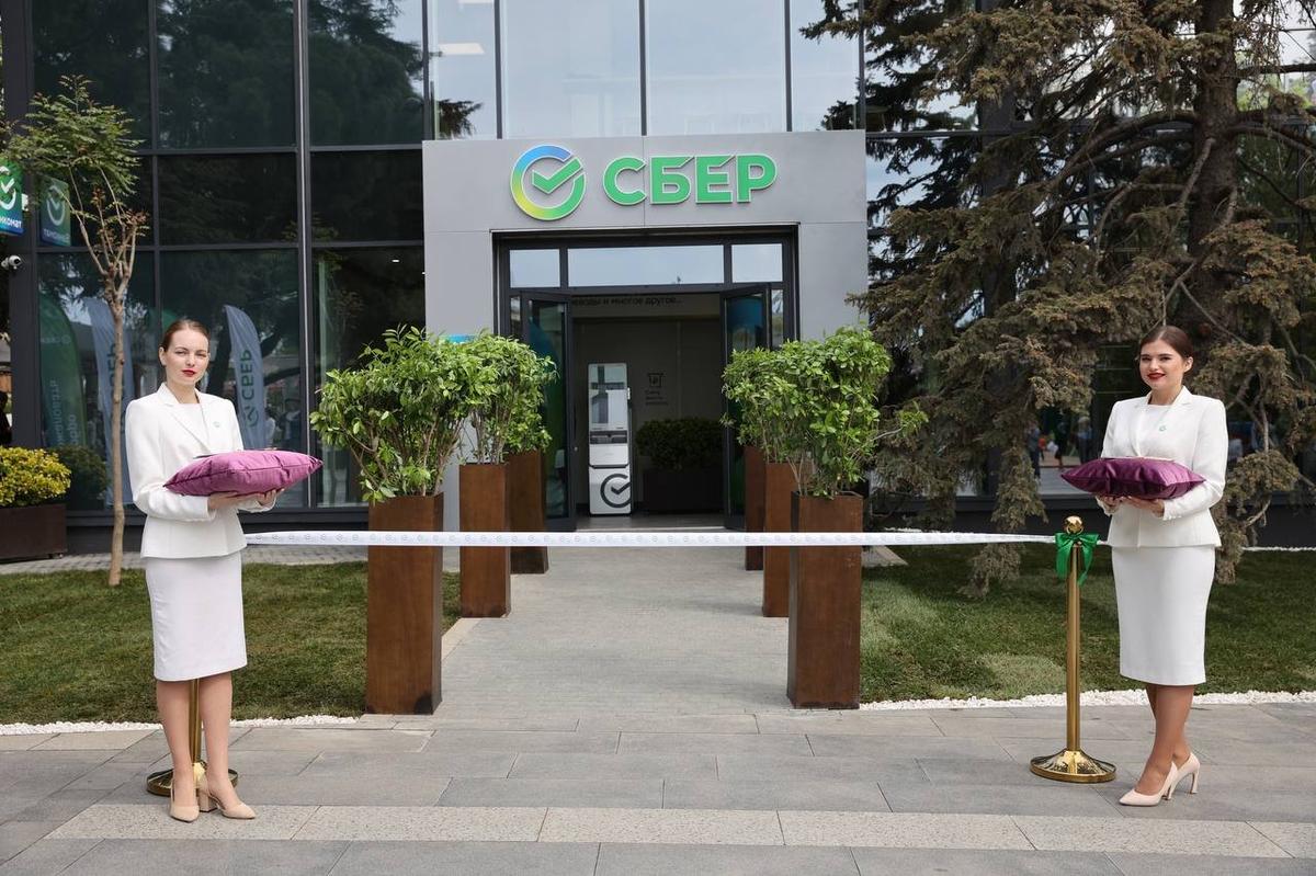 Открытие отделения Сбербанка в аннексированном Крыму, фото: пресс-служба Сбера