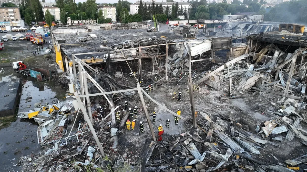 At least 18 victims following mall missile strike in Kremenchuk