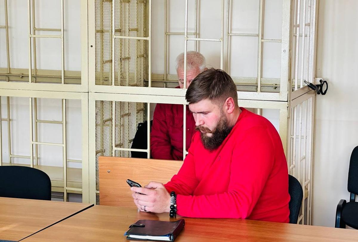 Robert Shonov (L) and his lawyer in court in Vladivostok, 1 November 2024. Photo: Primorsky Region Joint Press Service