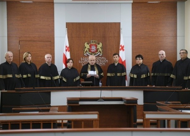 Фото из пресс-релиза Контитуционного суда Грузии, решение об импичменте. Фото:  constcourt.ge