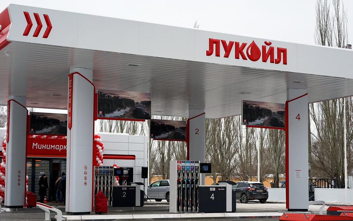 После введения ограничения на экспорт многие российские регионы столкнулись с нехваткой бензина. Фото: NGS55.ru