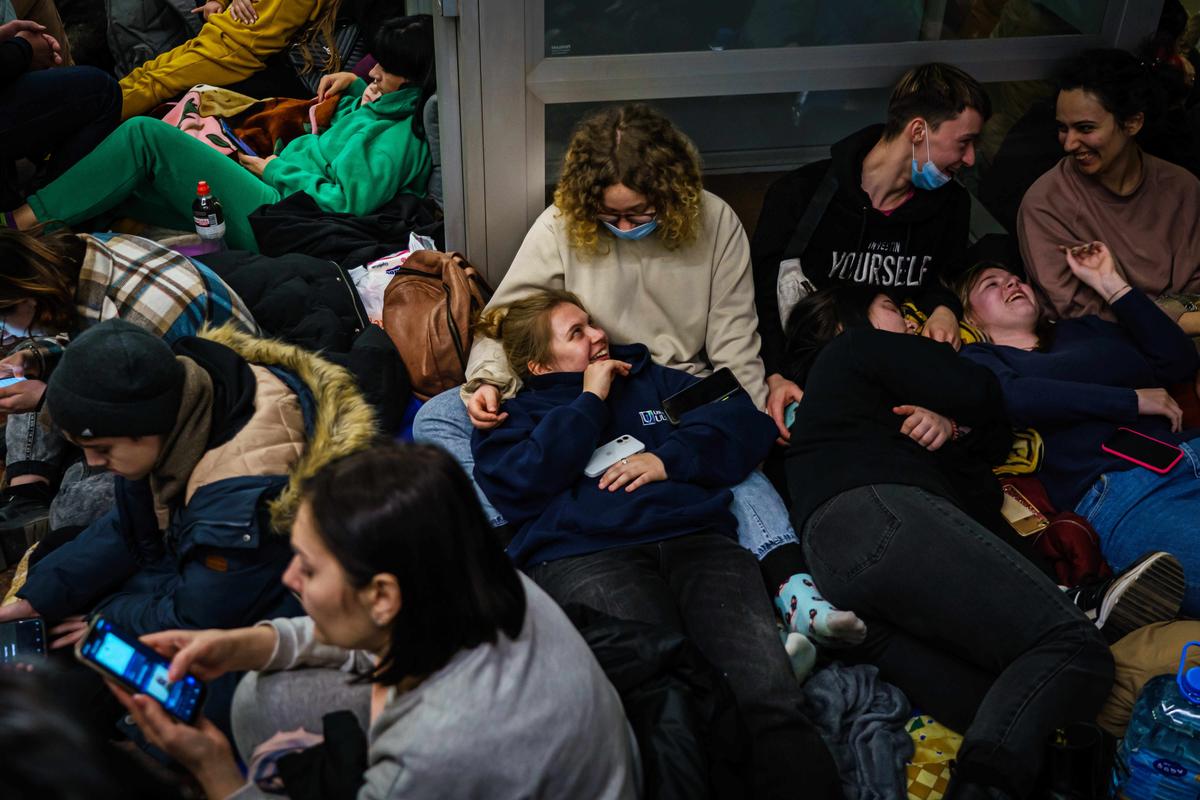 Жители Харькова укрываются в метро, 24 февраля 2022 года. Фото: MARCUS YAM / LOS ANGELES TIMES