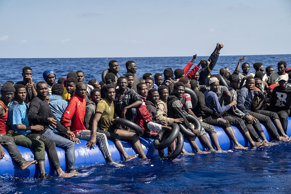 178 мигрантов, в том числе из Эритреи в международных водах, в море 30 сентября 2023 года. Фото: Jose Colon / Anadolu Agency / Getty Images