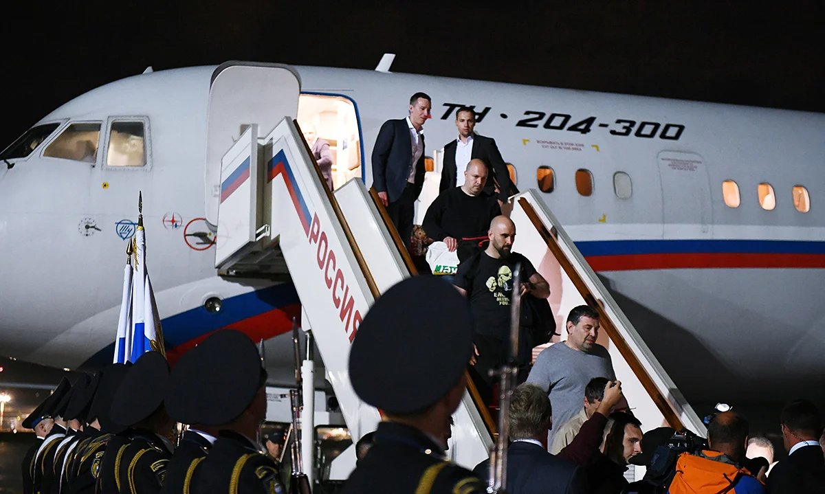 Russian citizens released as part of the prisoner swap arrive at Moscow’s Vnukovo Airport, Russia, 1 August 2024. Photo: Sergey Ilyin / Sputnik / Kremlin Pool / EPA-EFE