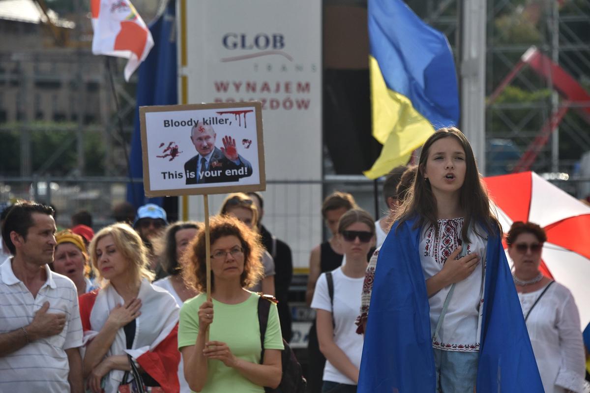 Каждый понедельник на кафедральной площади Вильнюса проходит акция в поддержку Украины. Фото: Василий Максимов, специально для «Новой газеты. Европа»