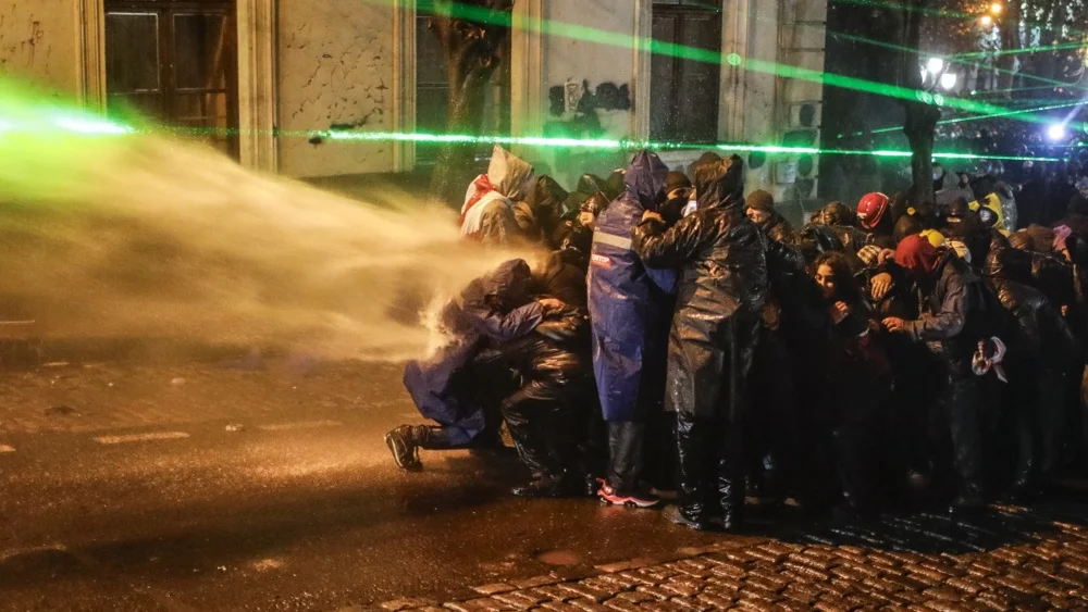 Police use water cannons to disperse Georgian opposition supporters protesting in front of the Parliament building in Tbilisi, Georgia, 01 December 2024. Photo: EPA-EFE/DAVID MDZINARISHVILI