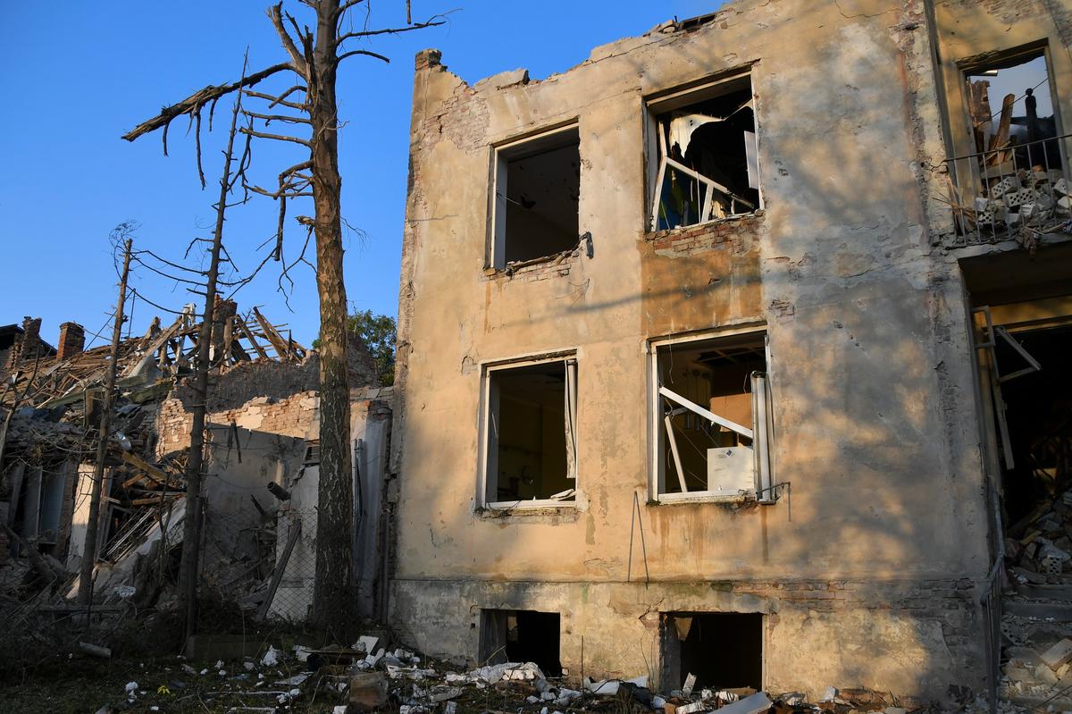 The aftermath of a Russian airstrike on a residential area in Lviv, western Ukraine, 4 September 2024. Photo: EPA-EFE/MYKOLA TYS