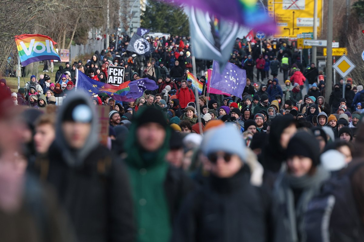 Участники митинга против AfD в Ризе, 11 января 2025 года. Фото: Jan Woitas / dpa / picture-alliance / Scanpix / LETA