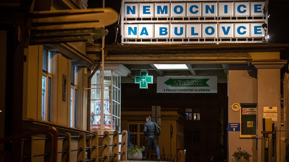 Больница «Буловка» в Праге, Чешская Республика. Фото: Martin Divisek / EPA-EFE