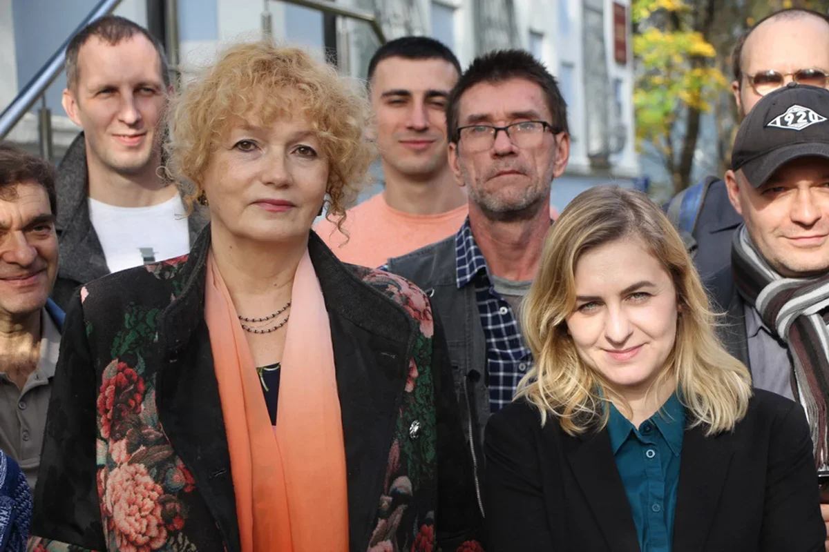 Maria Bontsler (left) with activists outside of court in Kaliningrad, 23 October 2019. Photo: Konstantin Rozhkov / Facebook