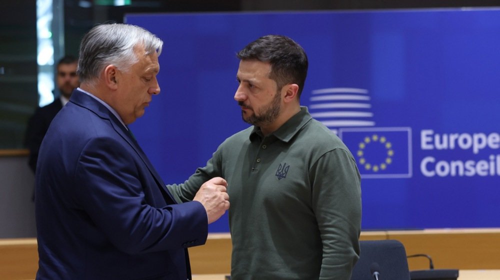 Zelensky and Orbán at an EU summit in Brussels on 27 June. Photo: EPA-EFE/OLIVIER HOSLET / POOL