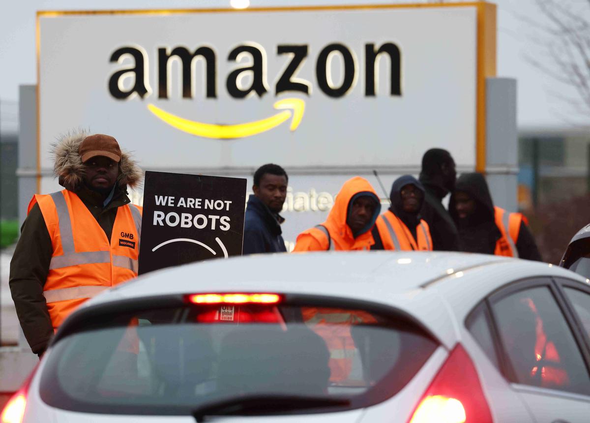 Забастовка сотрудников Amazon в Коветри, Великобритания, 28 февраоя 2023 года. Фото: Darren Staples / Bloomberg / Getty Images