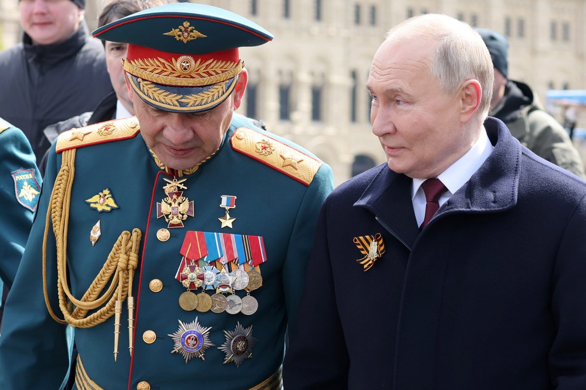 Сергей Шойгу и Владимир Путин на военном параде в Москве, 9 мая 2024 года. Фото: Михаил Клементьев / Спутник / Kremlin / EPA-EFE