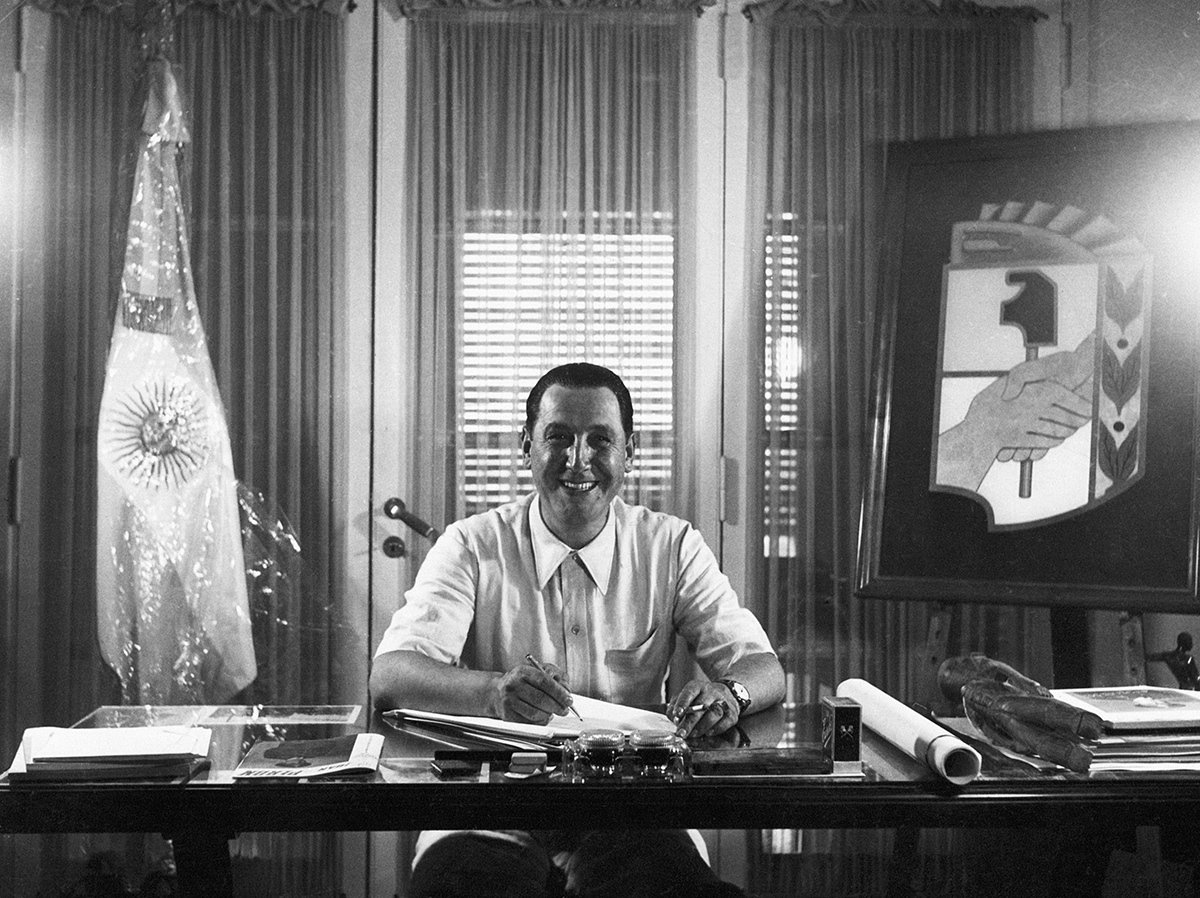Хуан Перон в своем офисе. Фото: Bettmann / Kontributor / Getty Images