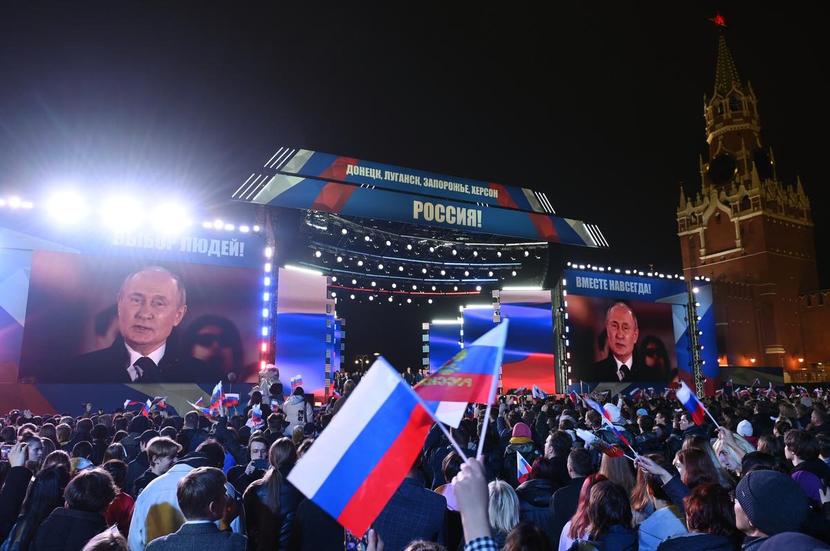 Vladimir Putin addresses a crowd on Moscow’s Red Square celebrating the illegal, unilateral accession of four Ukrainian regions to the Russian Federation on 30 September 2022. Photo: EPA-EFE/MAKSIM BLINOV