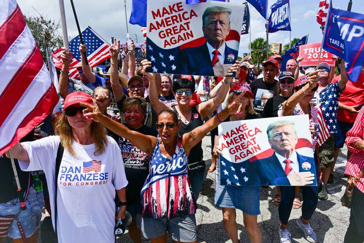 Сторонники Дональда Трампа во время демонстрации «Караван за Трампа» в Флориде, 2 июня 2024 года. Фото: Giorgio Viera / AFP / Scanpix / LETA
