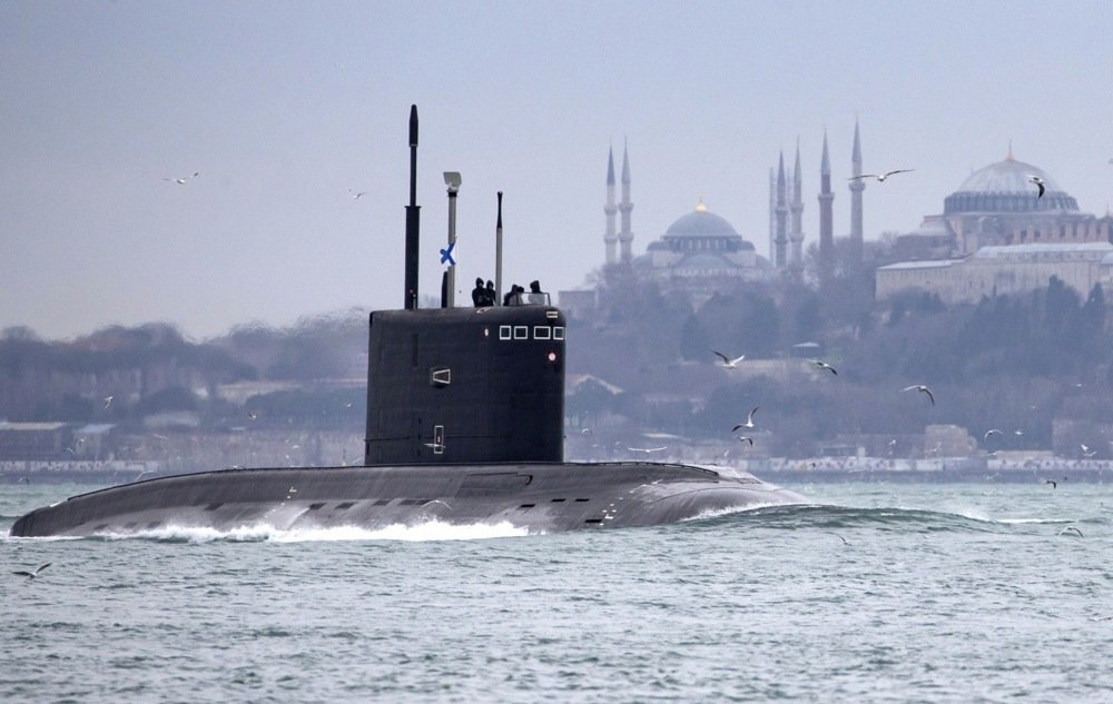 A Russian Navy submarine sails past the Blue Mosque and the Hagia Sophia Mosque in Istanbul as it passes through the Bosphorus, 13 February 2022. Photo: EPA-EFE / ERDEM SAHIN