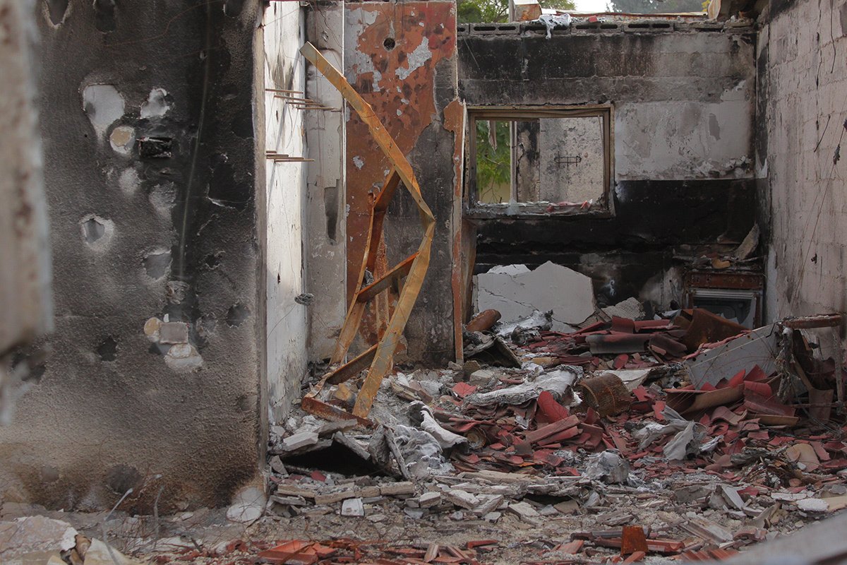 Дом в кибуце Беэри после нападения ХАМАС. Фото: Софья Каневская, специально для «Новой газеты Европа»