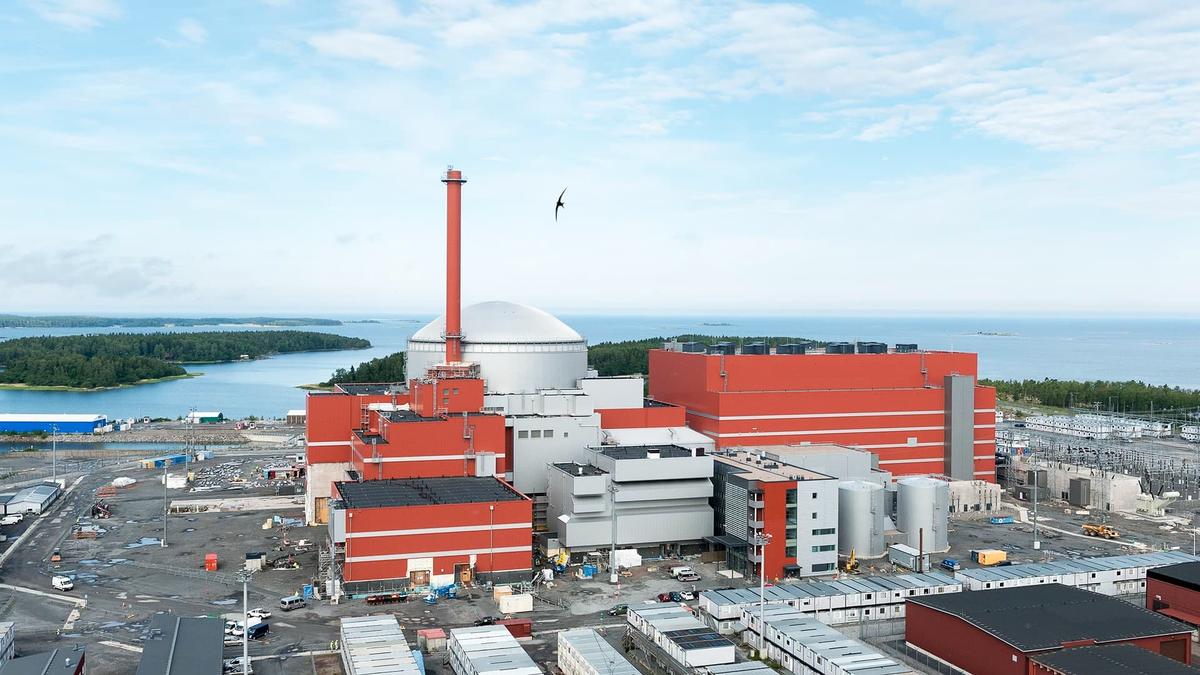 Энергоблок Олкилуото-3, атомная электростанция в Западной Финляндии. Фото:  Wikimedia Commons