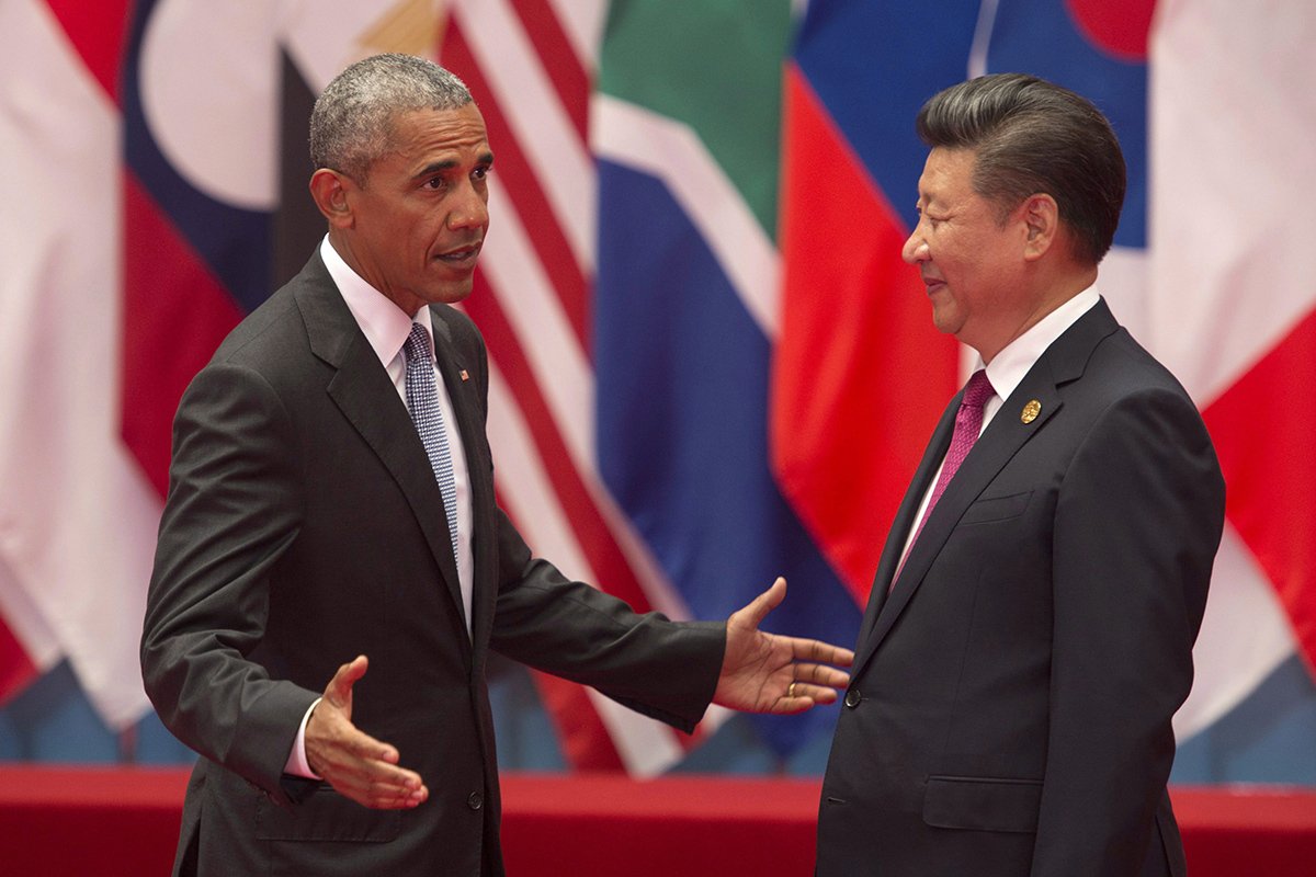 Барака Обаму приветствует председатель КНР Си Цзиньпин во время официальной встречи на саммите лидеров стран «Большой двадцатки» в Ханчжоу, 4 сентября 2016 г.