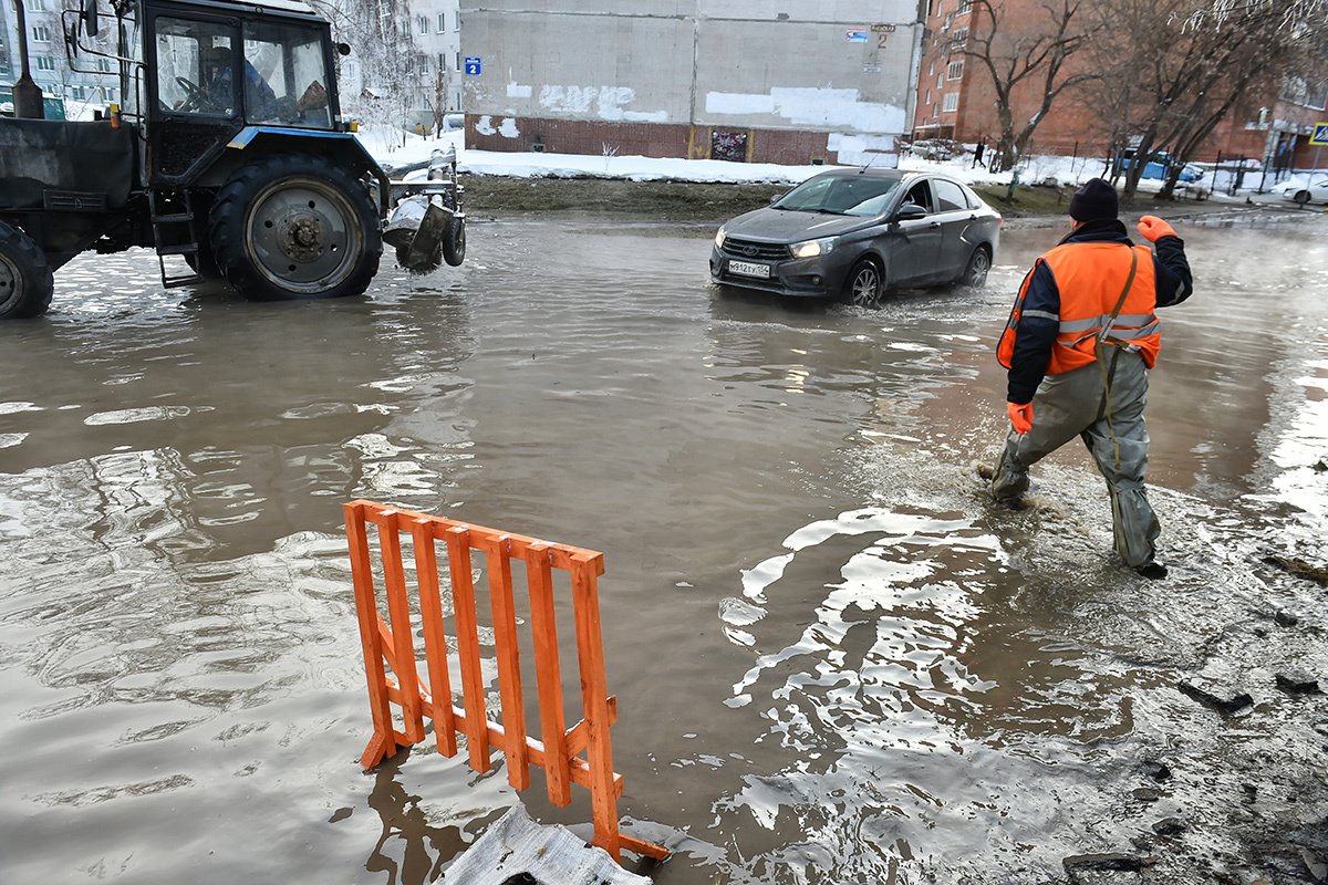Работы по устранению последствий прорыва теплотрассы в Новосибирске, 11 января 2024 года. Фото: Влад Некрасов / Коммерсантъ / Sipa USA / Vida Press