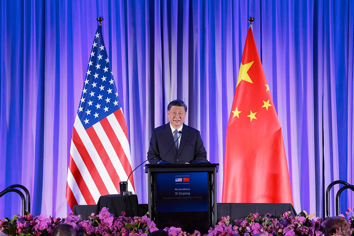Председатель КНР Си Цзиньпин выступает с речью на приветственном обеде дружественных организаций США в Сан-Франциско, 15 ноября 2023 года. Фото: Yao Dawei / Xinhua / Action Press / Vida Press