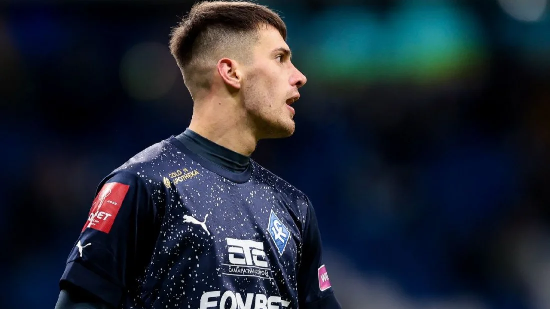 Нападающего ФК «Сочи» дисквалифицировали за выигрышную ставку на матч, в котором он получил красную карточку, а его команда проиграла