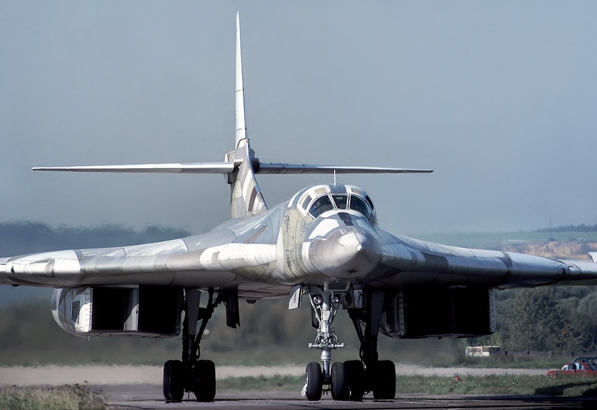 Стратегический бомбардировщик Ту-160 в 1993 году. Фото:  Wikimedia Commons ,  Rob Schleiffert , GFDL 1.2