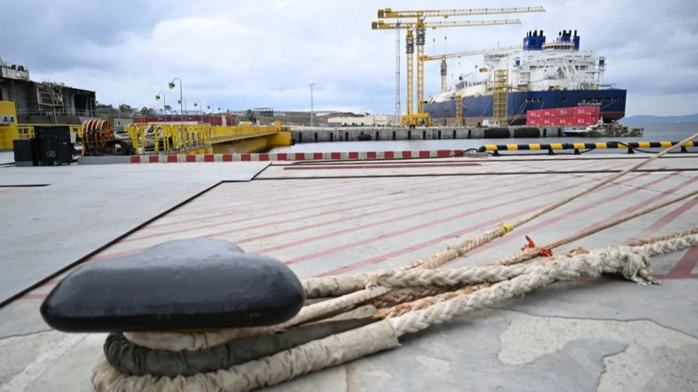 Russian LNG exports to China surge in 2025 amid EU sanctions