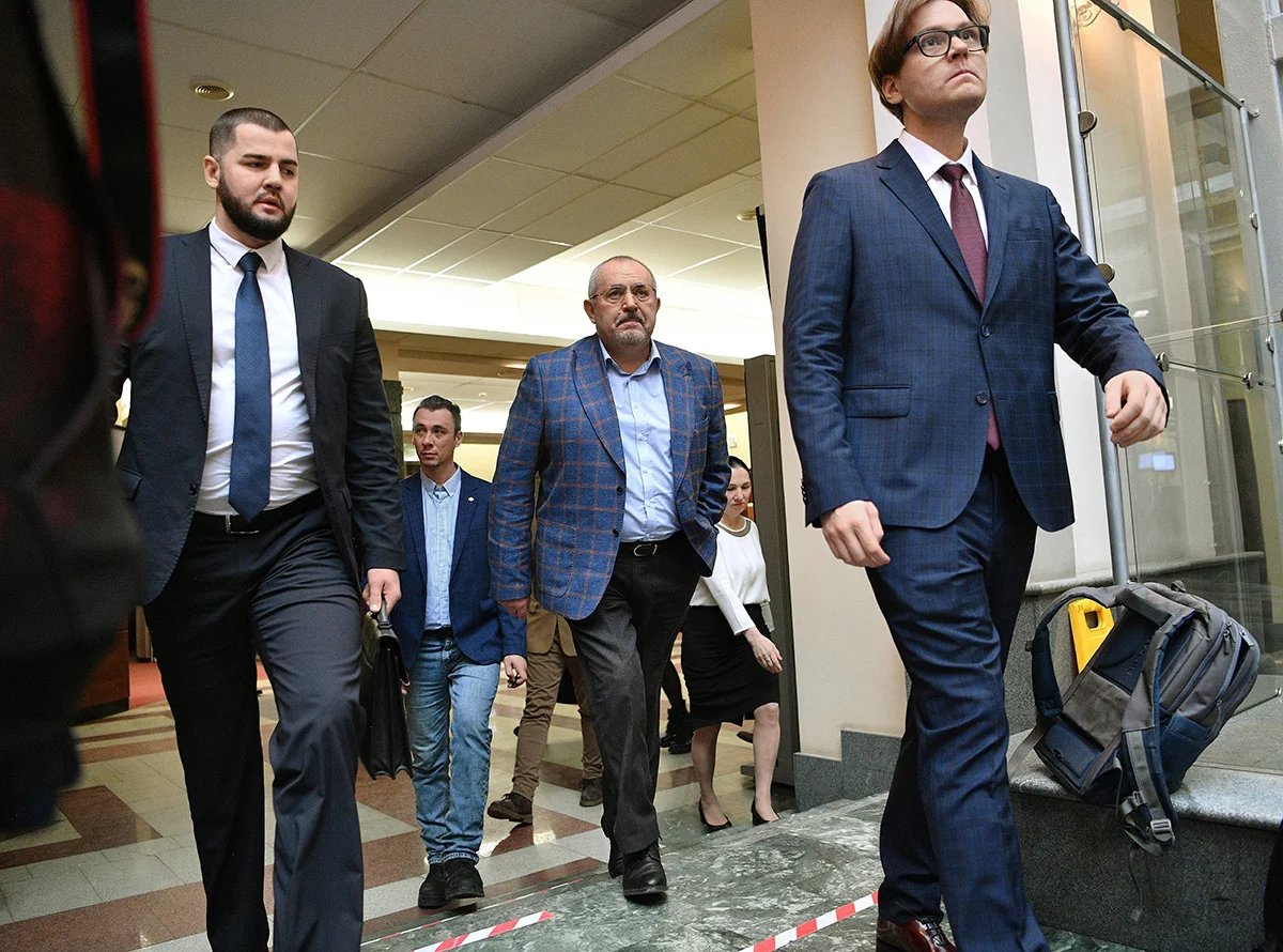 Boris Nadezhdin leaves the CEC with members of his team on Wednesday. Photo: Igor Ivanko / Sipa USA / Vida Press