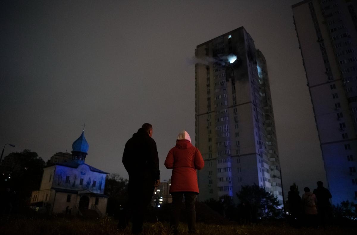 The aftermath of a drone strike on a high-rise residential building in Kyiv, Ukraine, 25 October 2024. Photo: EPA-EFE / MAXYM MARUSENKO