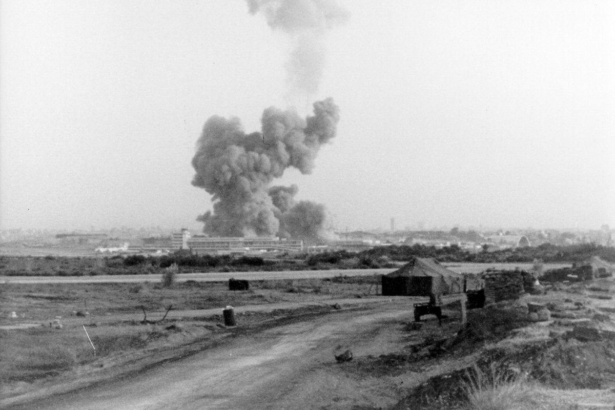 Взрыв здания Корпуса морской пехоты в Бейруте (Ливан) 23 октября 1983 г. вызвал большое облако дыма, которое было видно за много километров. Фото: Headquarters Marine Corps 
Operation / USMC / Wikimedia