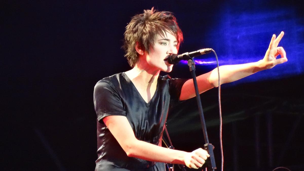 Спой среди чужих