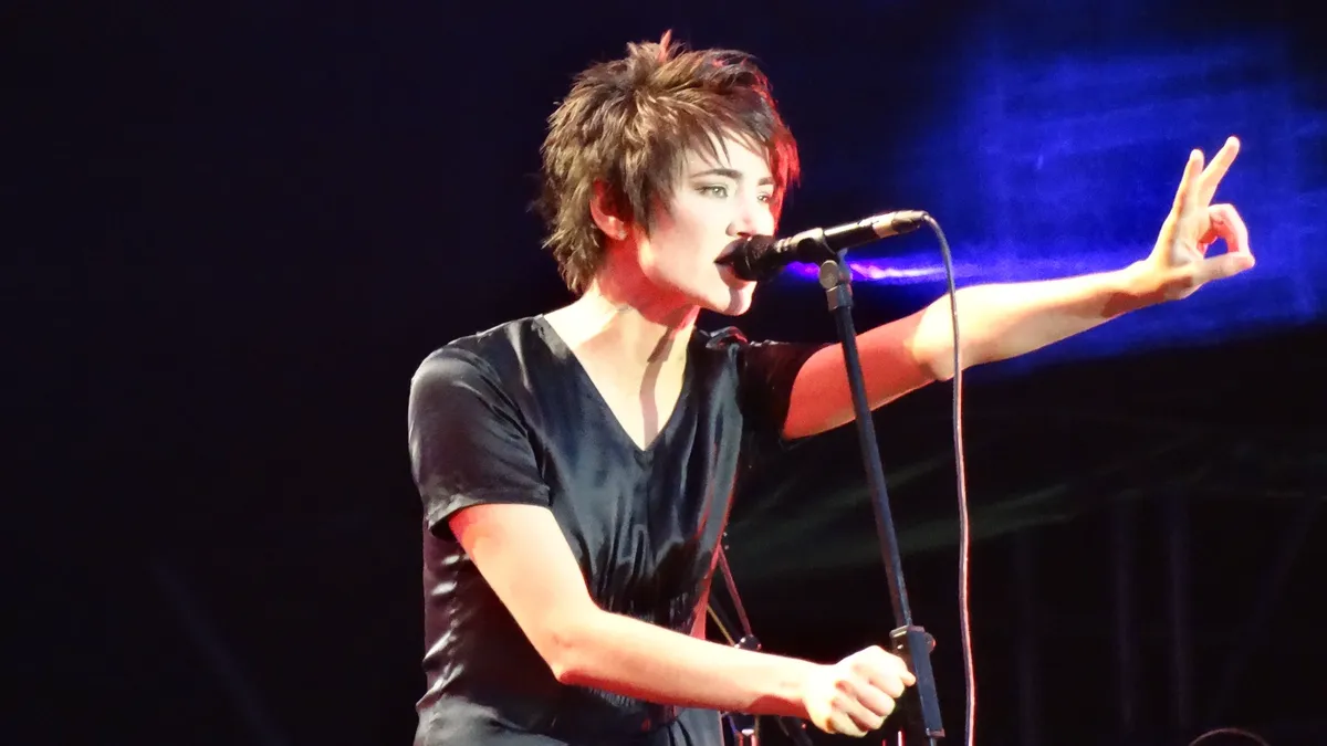 Спой среди чужих