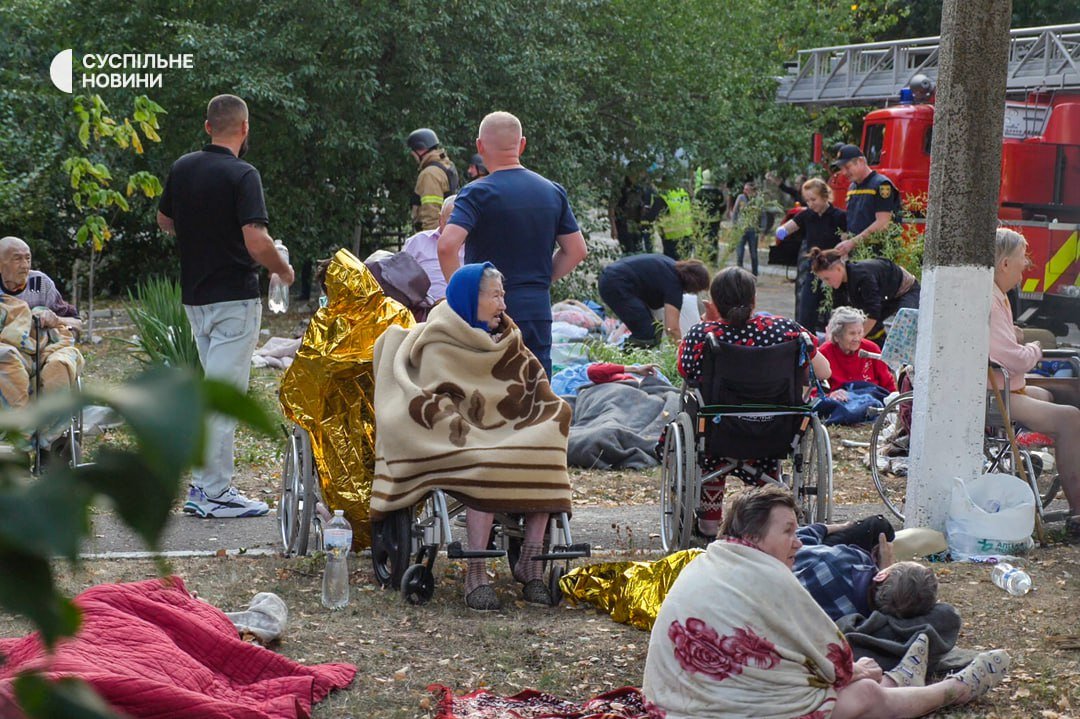 Residents evacuated from a retirement home following a Russian missile strike, Sumy, Ukraine, 19 September 2024. Photo: Suspilne