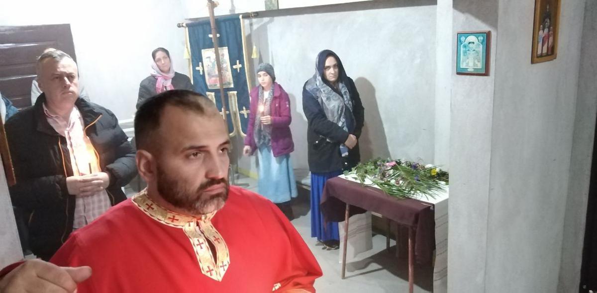 Во время пасхальной службы. Фото: Алексей Малютин