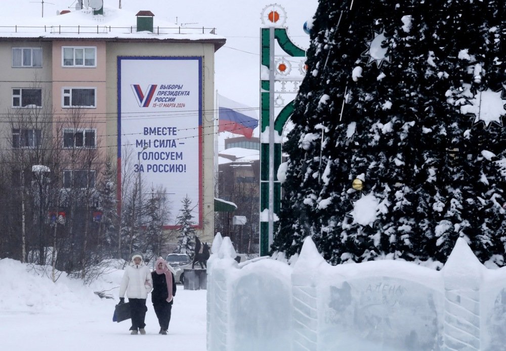 A billboard announcing the 2024 presidential election in Salekhard, a city in the Russian Arctic. Photo: EPA-EFE/ANATOLY MALTSEV