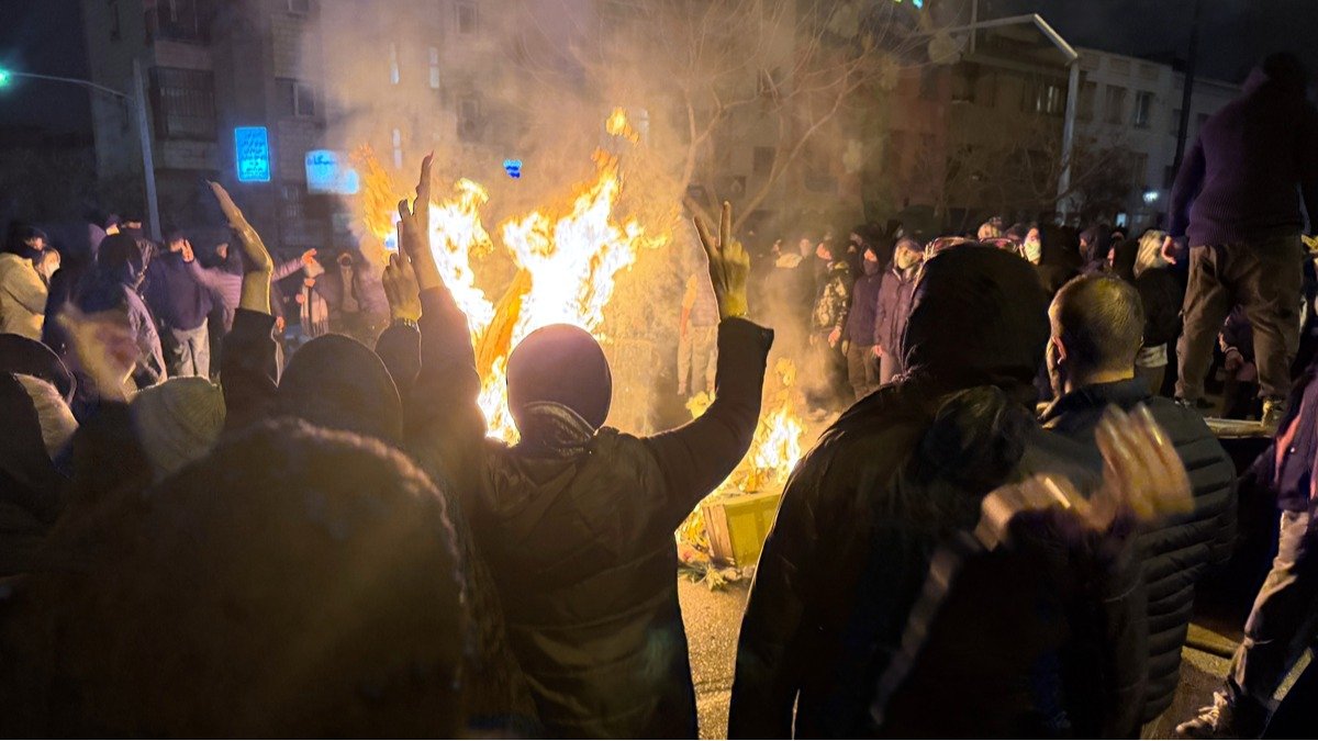 Иран в изоляции и огне протестов